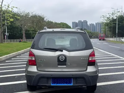 Nissan Livina 2012, 120000 км, за 13799 CNY