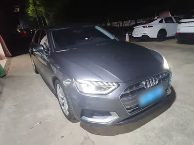 Audi A4L 2020, 76900 км, за 129800.12 CNY