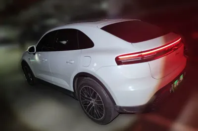 Porsche Macan 2024, 4200 км, за 451092.85 CNY