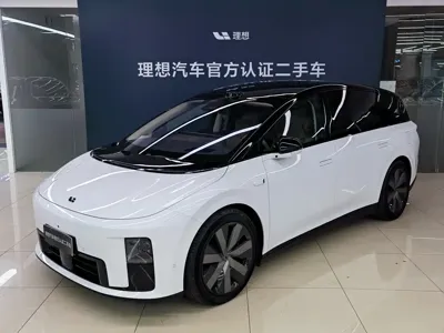 Li Auto 理想i8 · 2025 год