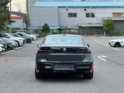 BMW i7 2025, 9600 км, за 183000000 KRW