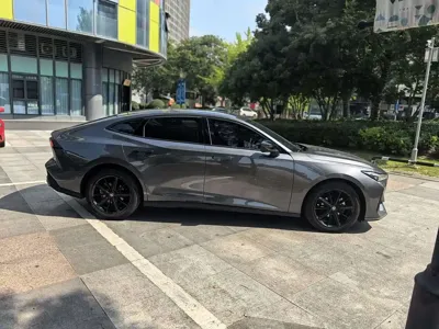 Changan UNI-V 2022, 38000 км, за 48500 CNY