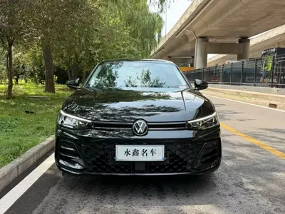 Volkswagen Passat 2025, 10000 км, за 138500 CNY