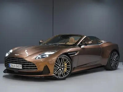Astonmartin DB12 · 2024 год