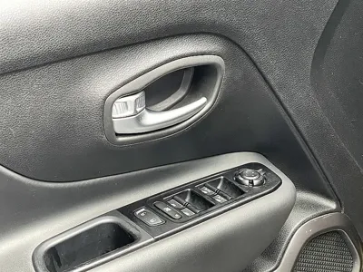 Jeep Renegade 2019, 112076 км, за 12500000 KRW - фото 19