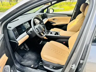 BYD L DM-i 2025, 4800 км, за 111800 CNY - фото 4