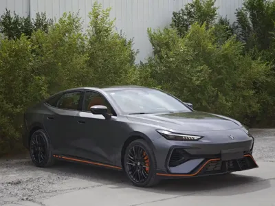 Changan UNI-V 2025, 6000 км, за 98800 CNY