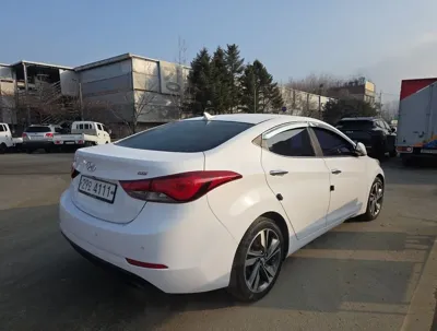 Hyundai Avante 2014, 170000 км, за 4500000 KRW