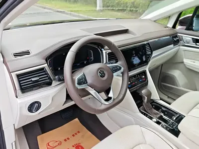 Volkswagen Viloran 2020, 50000 км, за 129900 CNY - фото 9