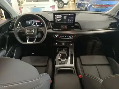 Audi Q5L 2023, 49100 км, за 200200 CNY - фото 10