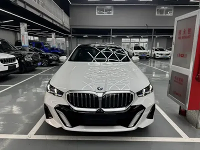 BMW 5 Series 2025, 1700 км, за 43145.24 USD