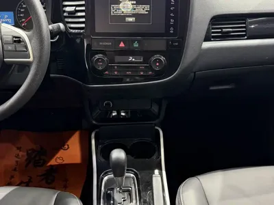 Mitsubishi Outlander 2022, 32000 км, за 109800 CNY - фото 12