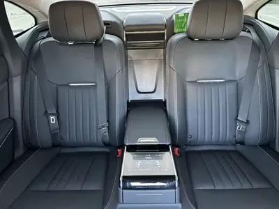 Hongqi Hongqi H9 2022, 9000 км, за 156300 CNY
