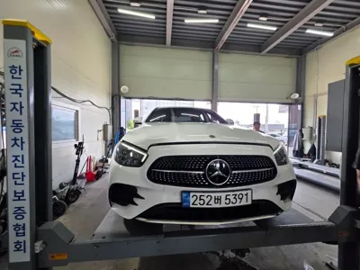 Mercedes-Benz E-Class · 2023 год