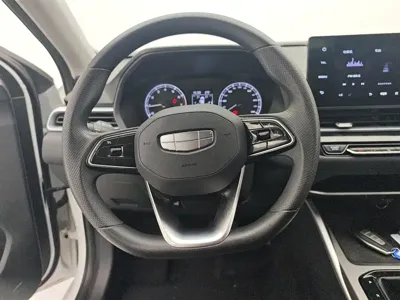 Geely Emgrand 2025, 40800 км, за 50199 CNY - фото 15