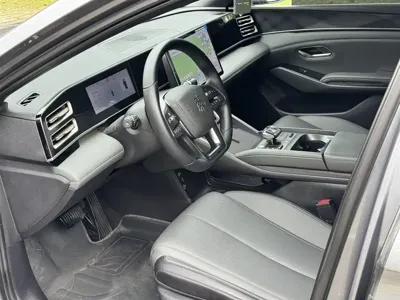 BYD Qin L 2025, 49000 км, за 67800 CNY