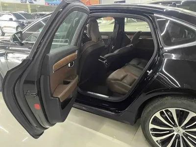 Volvo S90 2024, 33000 км, за 189000 CNY
