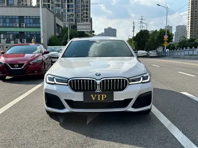 BMW 5 Series 2023, 66000 км, за 276600 CNY