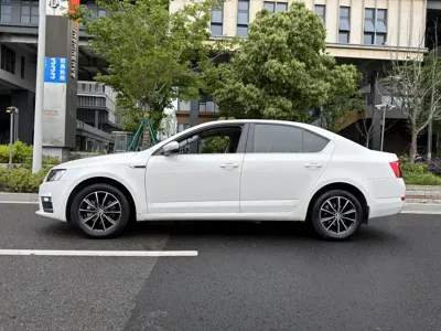 Skoda Octavia 2017, 80000 км, за 28100 CNY - фото 10
