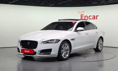 Jaguar XF · 2017 год