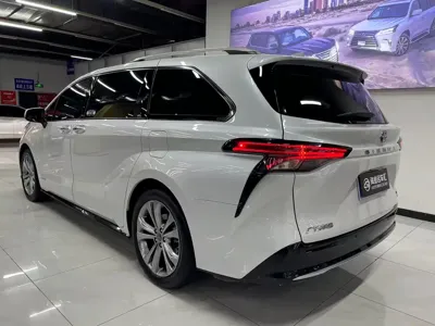Toyota Sienna 2023, 20000 км, за 239800 CNY