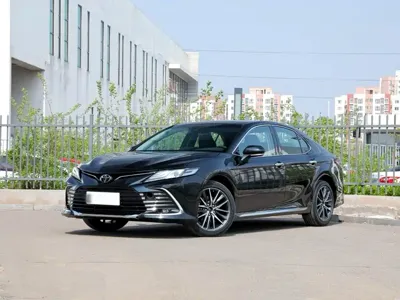 Toyota Camry · 2023 год