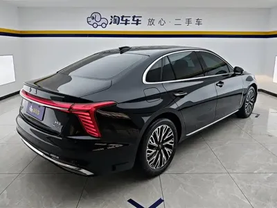 Hongqi Hongqi H5 2023, 26000 км, за 98800 CNY