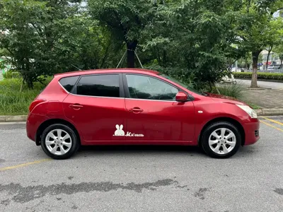 Nissan Tiida 2014, 96000 км, за 25800 CNY
