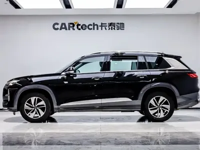 Audi Q6 2024, 61100 км, за 238000 CNY