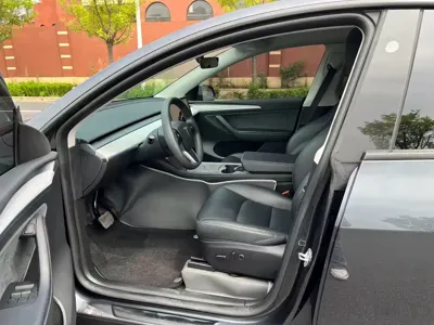 Tesla Model Y 2025, 27000 км, за 175799 CNY - фото 6