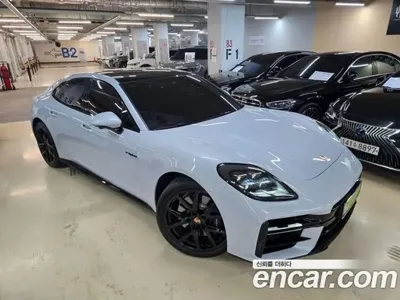 Porsche Panamera · 2025 год