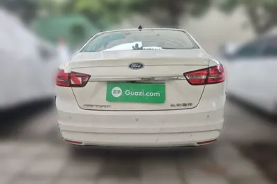 Ford Escort 2017, 64000 км, за 36838.2 CNY