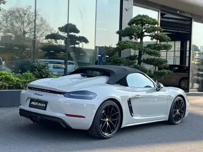 Porsche 718 2024, 1700 км, за 678000 CNY
