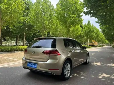 Volkswagen Golf 2018, 90000 км, за 49800 CNY