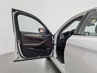 BMW 5 Series 2019, 72500 км, за 140800 CNY - фото 8