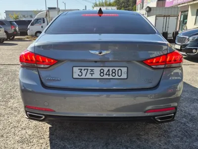 Hyundai Genesis 2015, 101630 км, за 13000000 KRW