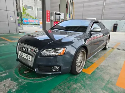 Audi S5 · 2009 год