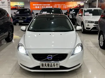Volvo V40 2016, 50000 км, за 48000 CNY