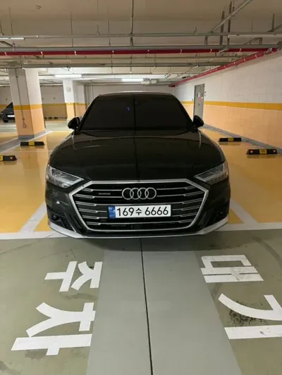 Audi A8 · 2021 год