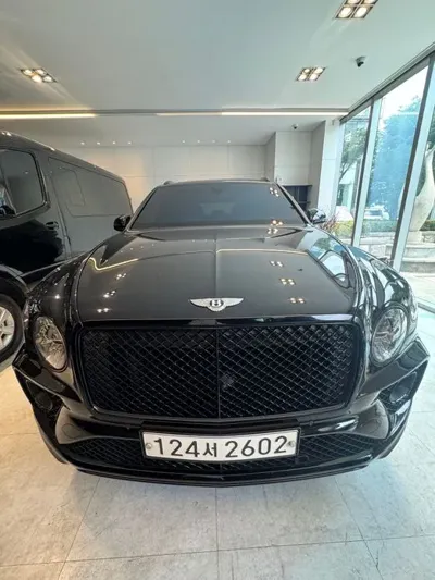 Bentley Bentayga 2023, 20026 км, за 243000000 KRW