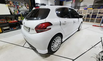 Peugeot 208 2017, 77500 км, за 7900000 KRW