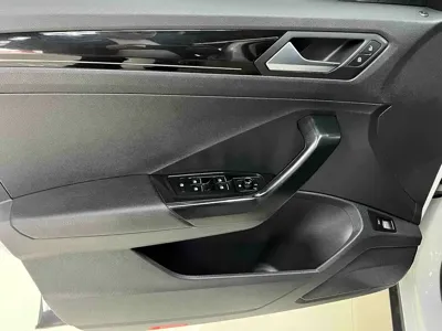 Volkswagen T-Roc 2022, 33000 км, за 105800 CNY - фото 8