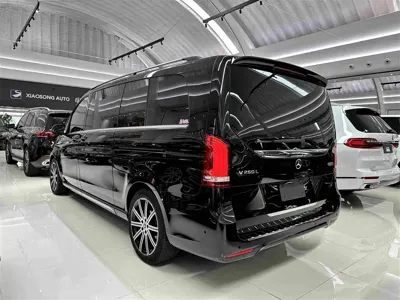 Mercedes-Benz V-Class 2023, 43200 км, за 335000 CNY