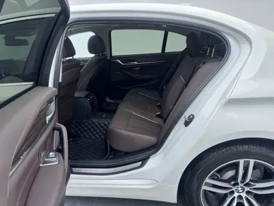 BMW 5 Series 2021, 77000 км, за 179800 CNY