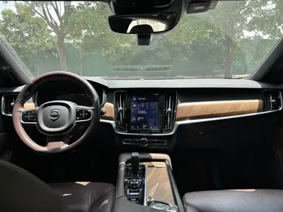 Volvo S90 2021, 65000 км, за 119800 CNY