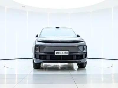 Li Auto Li L8 2025, 4500 км, за 282800 CNY