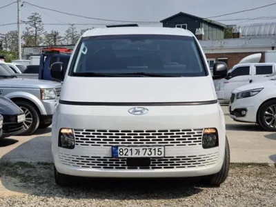 Hyundai Staria · 2023 год
