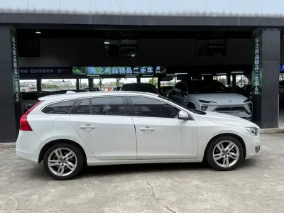 Volvo V60 2016, 53000 км, за 58600 CNY - фото 10
