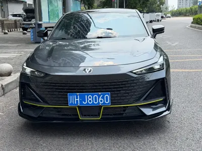 Changan UNI-V 2022, 50000 км, за 53800 CNY