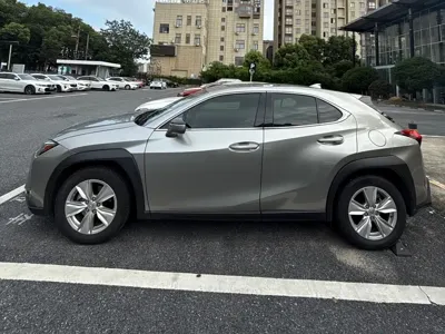 Lexus UX 2022, 24700 км, за 115000 CNY